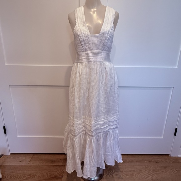 Magaschoni Dresses & Skirts - Magaschoni White Textured V-Neck Tiered Maxi Dress